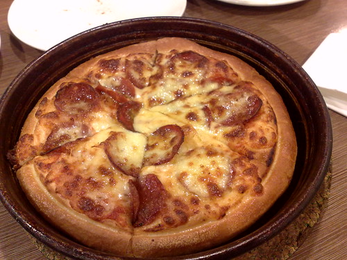 Pizza Hut Pepperoni Pizza 