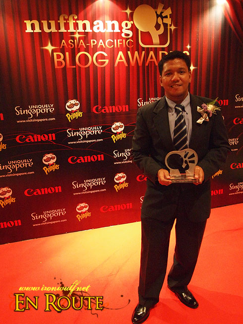 Nuffnang Asia-Pacific Blog Awards and my Travel Blog Trophy