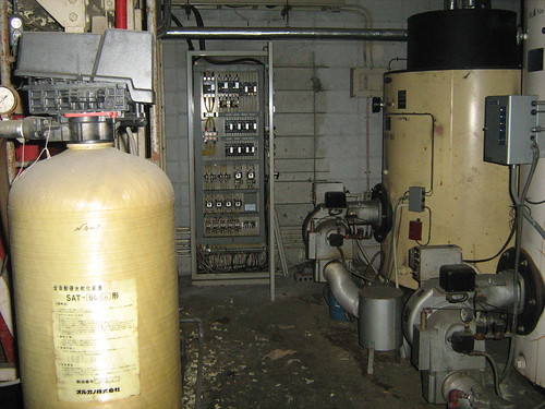 An empty pipe / generator room 2