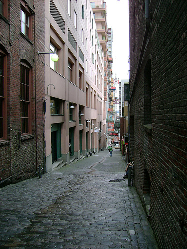 Seattle's Post Alley (by: Thomas Brown, creative commons license)