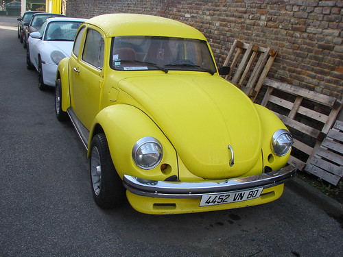 Volkswagen Beetle tuning jaune