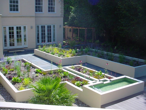 Large Contempoary Garden  Image 30