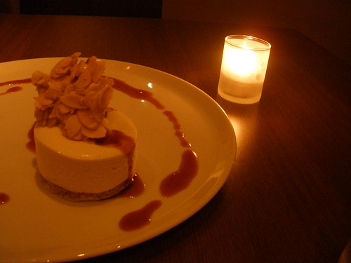 Cheesecake with Almonds 
