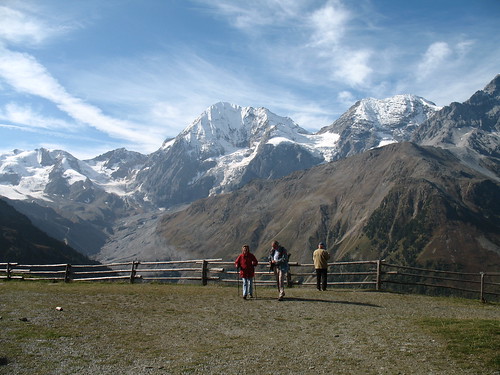 Blick von der Bergstation des Kanzelliftes auf das Ortlermassiv und die Königspitze