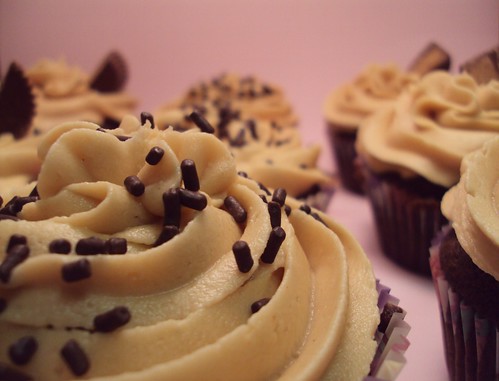 peanut butter cup-cakes 3