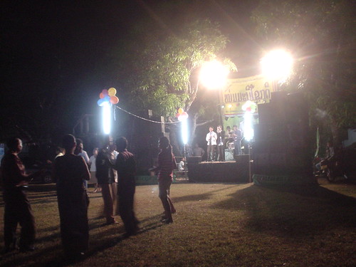 178.Champasak當地的慶典：舞台上高歌的樂團