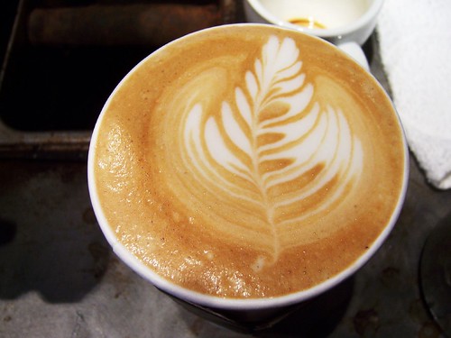 wiggly latte art