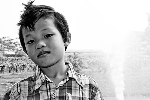 フリー画像|人物写真|子供ポートレイト|外国の子供|少年/男の子|モノクロ写真|シンガポール人|フリー素材|