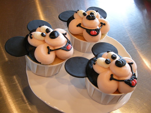 Images Of Mickey Mouse Cakes. Mickey Mouse Cupcakes made