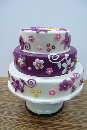 Purple and White Flower wedding cake