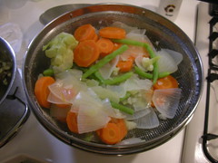 這堆和馬鈴薯及白花椰菜一起用水煮軟