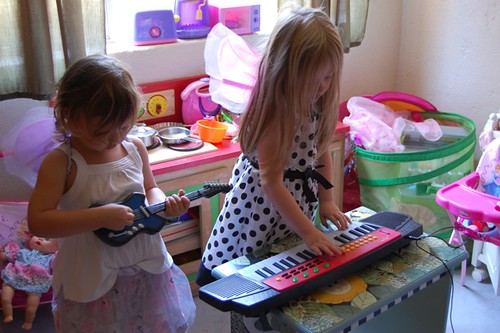 girls jamming