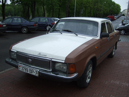 GAZ3102 Volga Fronte via Flickr GAZ3102 Volga Retro via Flickr