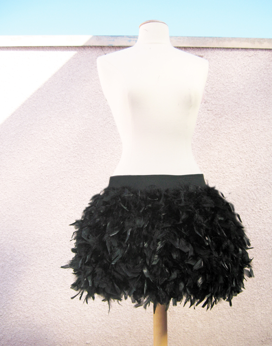 Feather-Skirt-DIY