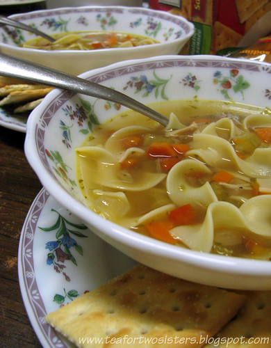 Chicken noodle soup with crackers