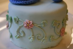 Top tier piping on baby shower cake