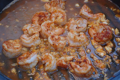 cooking shrimp in beer and garlic