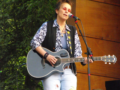 Mary Gauthier sings