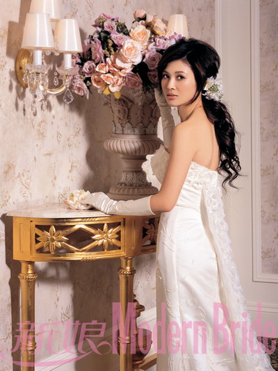Chinese Actress Tong Lei Wedding Dress Photos
