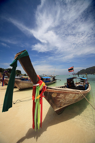 Phuket | Long Tailed Boat @ Phi Phi Island