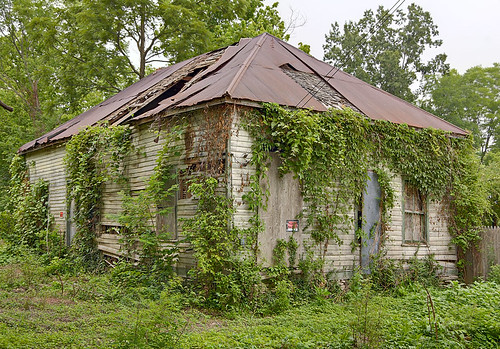 Abandoned building, in Kimmswick, Missouri, USA