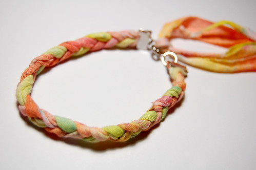 Tulip® Fabric spray braided bracelet