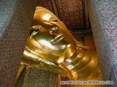 Golden face of the sleeping Buddha