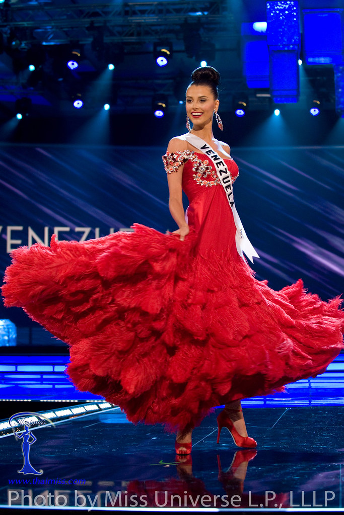 Miss Venezuela vestido de gala rojo