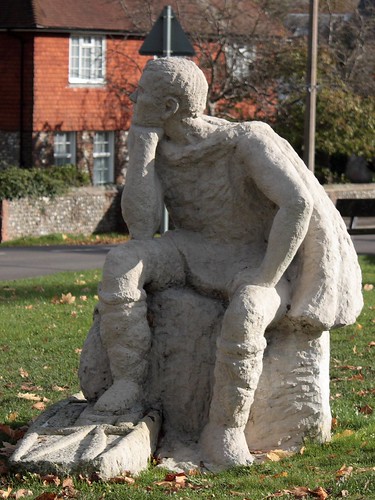 Penny Reeve: Moderne statue overfor Cuthmans kirke i Steyning