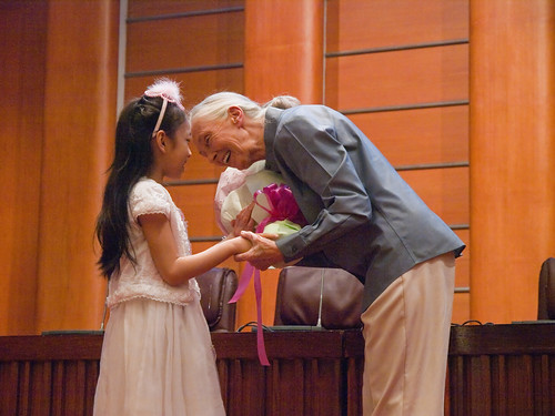 Tribute Banquet to Dr. Jane Goodall 獻花給珍古德博士
