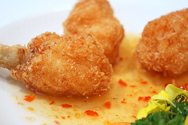 Deep-fried scallops with sugar cane