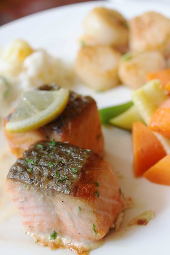 Pan-fried Salmon on the Skin with Champagne Sauce