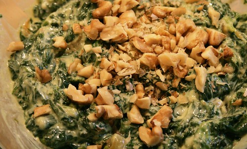 Iranian spinach with yoghurt and walnuts