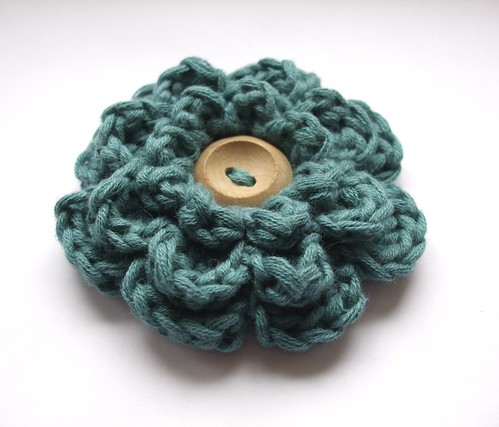 Frothy crochet flower - teal