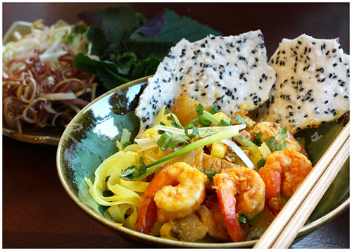 mi quang, vietnamese yellow noodles