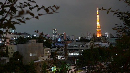Watching Tokyo Tower from Roppongi Hills