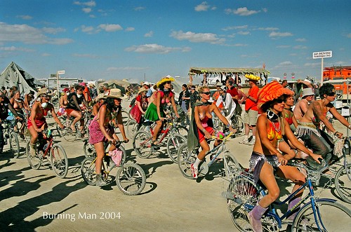 Girls on Bikes par Scott Hess