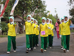 Peserta  Putri lomba Gerak  Jalan SD/MI (Putri) dari MI. Sal. Syaf. Al-Kholily [18-08-2008