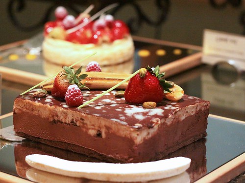 Chocolate Banana Cake & Strawberry Cheesecake