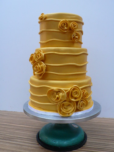 Solid Gold roses wedding cake