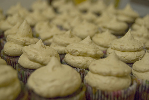 chocolate brownie mini cupcakes with peanut butter frosting2