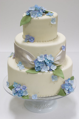 Blue Hydrangea Wedding Cake For more cakes visit wwwstudiocakecom