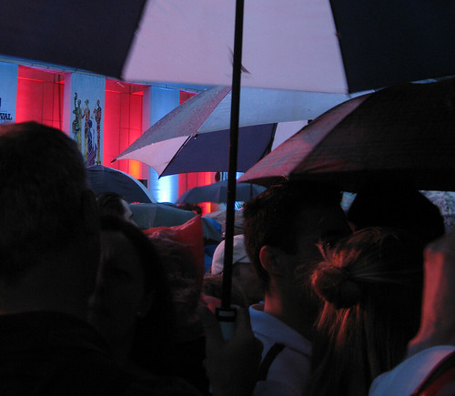 Sous les parapluies
