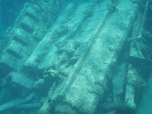 Sunken ship remains. Flickr: keepthefaith3n1