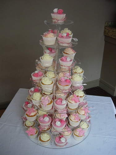 The remit was vintage style pretty girlie wedding tower
