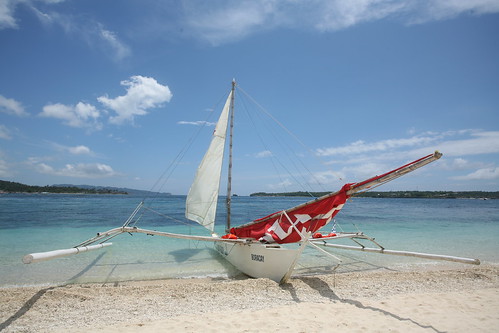 boracay boat with red sail
