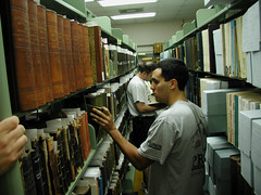 Perusing the Archives von carmichaellibrary bei Flickr