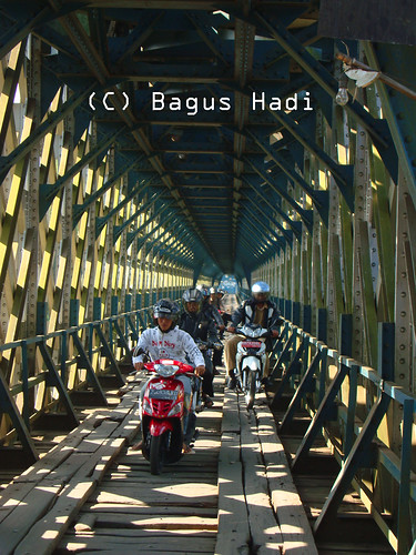 Inside Cirahong Bridge
