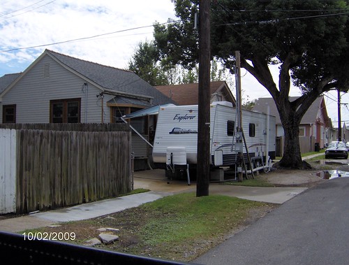 2821 Joliet - there's a cute house behind the trailer