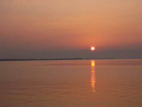 琵琶湖に落ちる夕陽＠滋賀県安土町